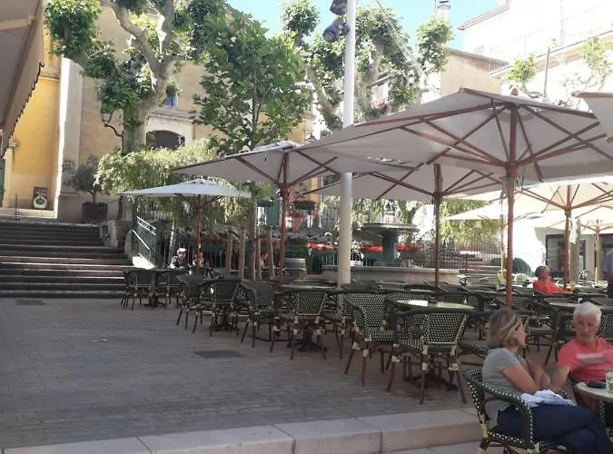 La Grande Maison Centre